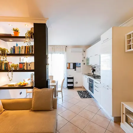 Guesthost - Cozy Flat 700mt From The Sea With Parking Appartement *
