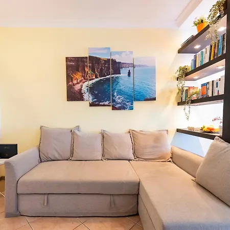 Appartement Guesthost - Cozy Flat 700mt From The Sea With Parking