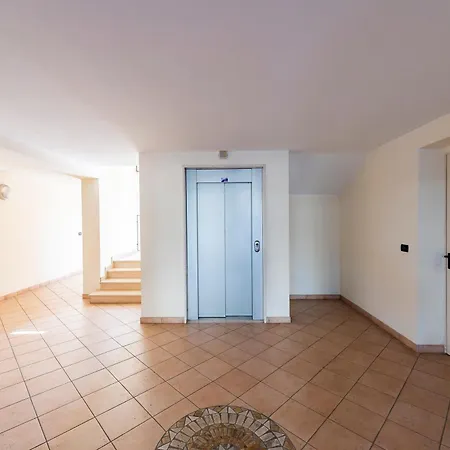 Guesthost - Cozy Flat 700mt From The Sea With Parking Appartement