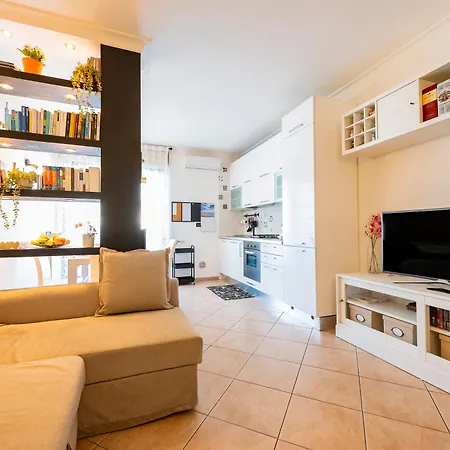 Guesthost - Cozy Flat 700mt From The Sea With Parking Apartment