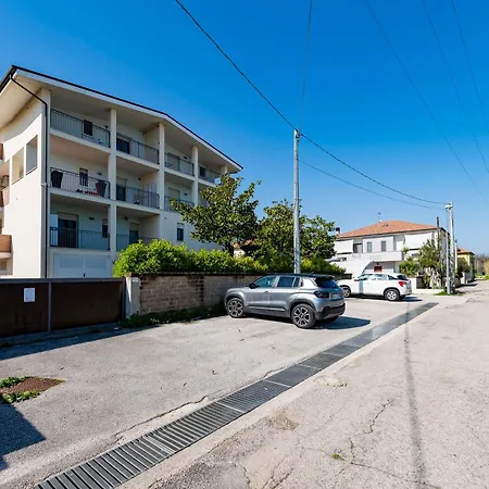 Appartement Guesthost - Cozy Flat 700mt From The Sea With Parking