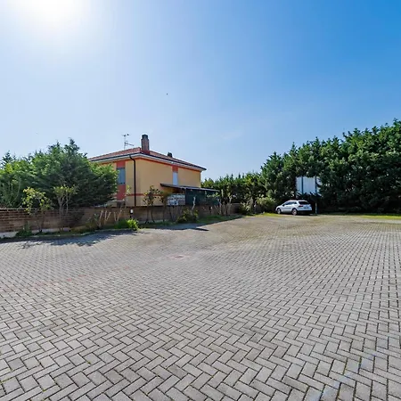 Guesthost - Cozy Flat 700mt From The Sea With Parking