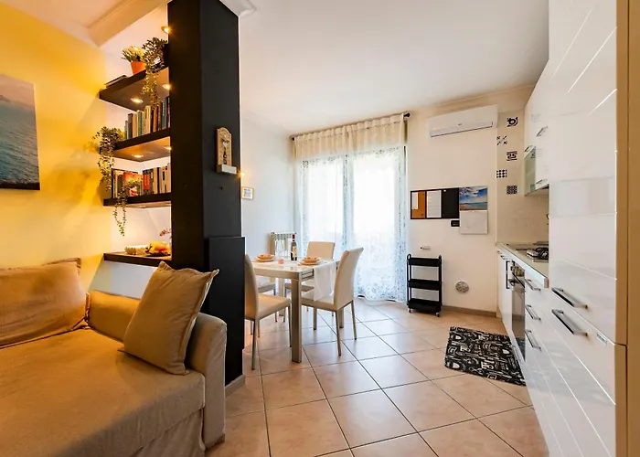 Guesthost - Cozy Flat 700mt From The Sea With Parking